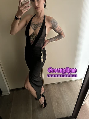 Tattooed SHMILF reporting in
