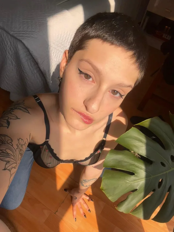 So horny, I can’t hold it in.