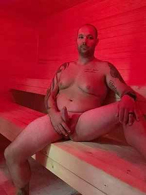 Come play in the sauna 🥵