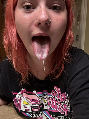Wishing this was your cum😜