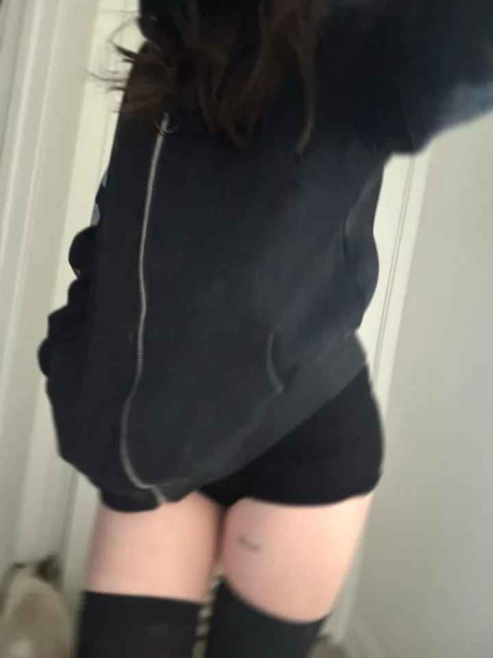 do u like small girls in big hoodies ❤️