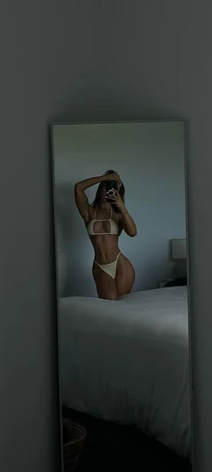 Reina 👑's pic #3