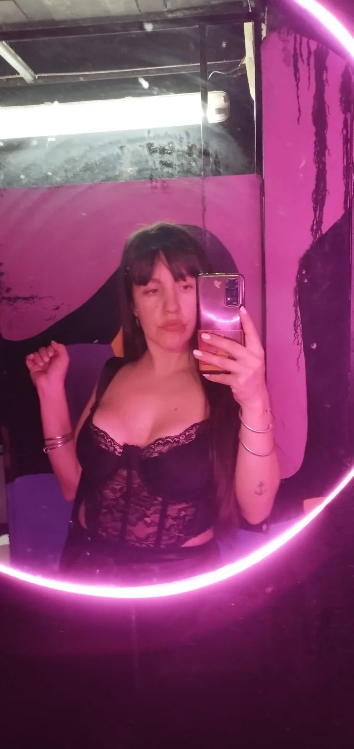 Hand hoch Foto von 𝕊𝕋𝔼𝔽𝔸ℕ𝕀 🍑your tattooed Goddess