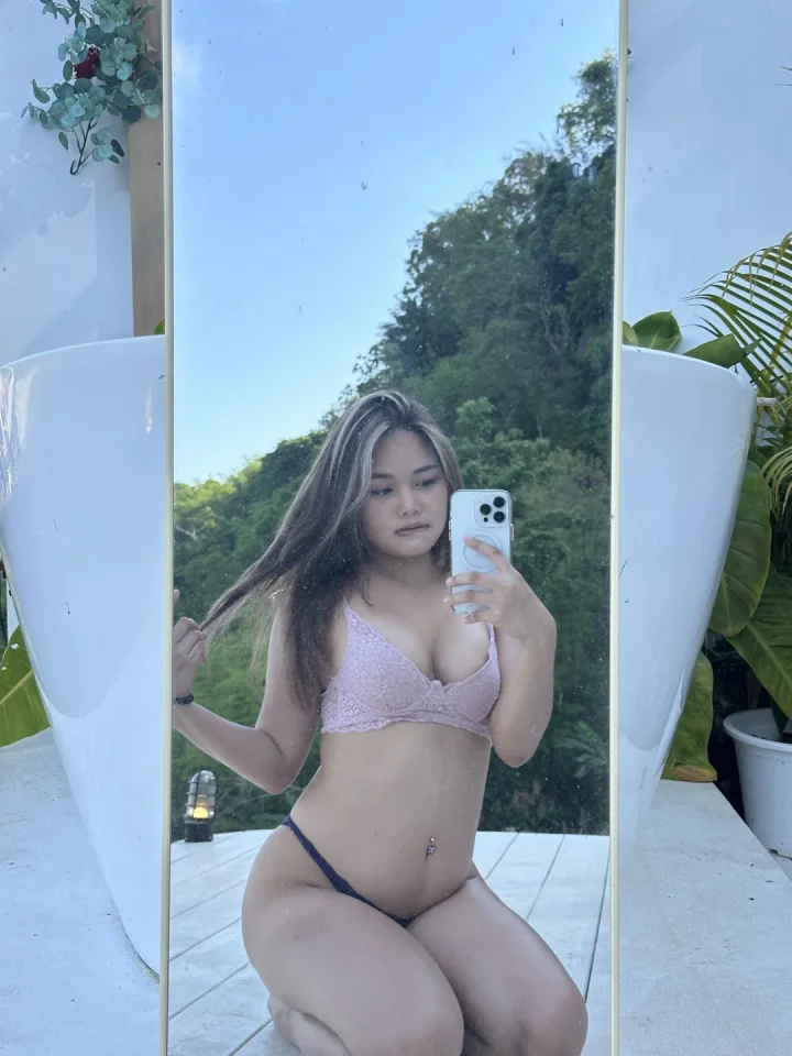 Seiza picture of Elena🧚‍♀️