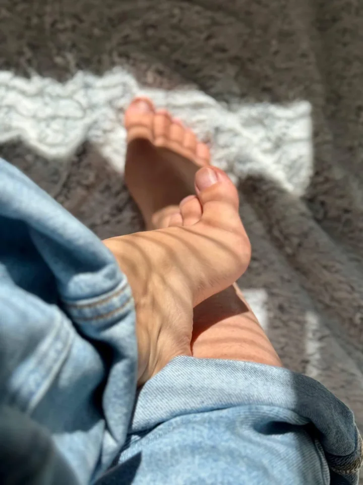 Sunlight, denim, and soft skin — want to see more? ☀️👣