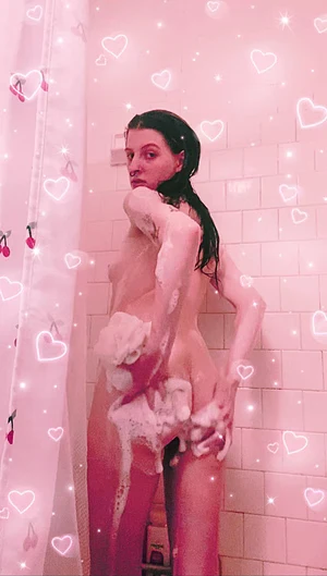 petite queen 💗