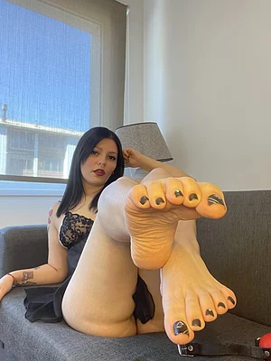 Surrender to my feet. Show me, that at least you are worthy of praising them.