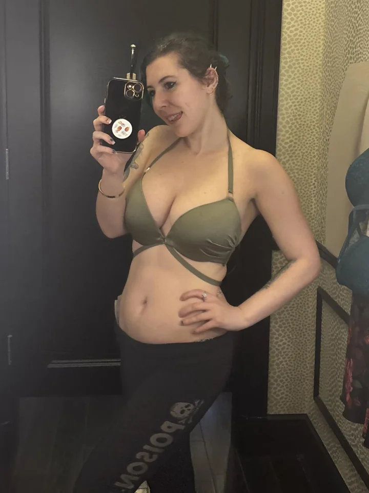 Fitting room cutie