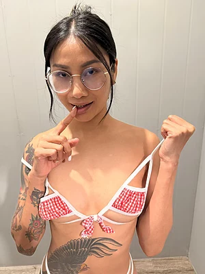Do you like tiny Thais like me?F19
