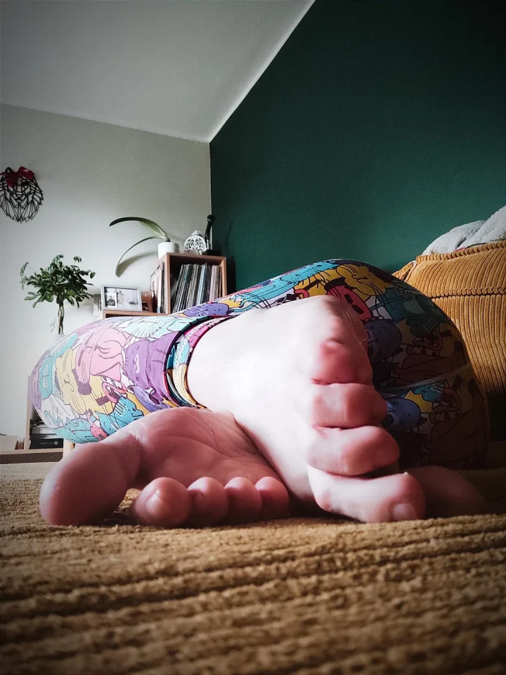 Foot focus picture of GoddessBlondie