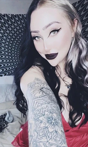 can i be your free use toy? 🖤
