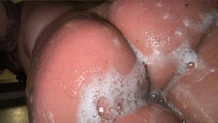 Soapy butt 🫧