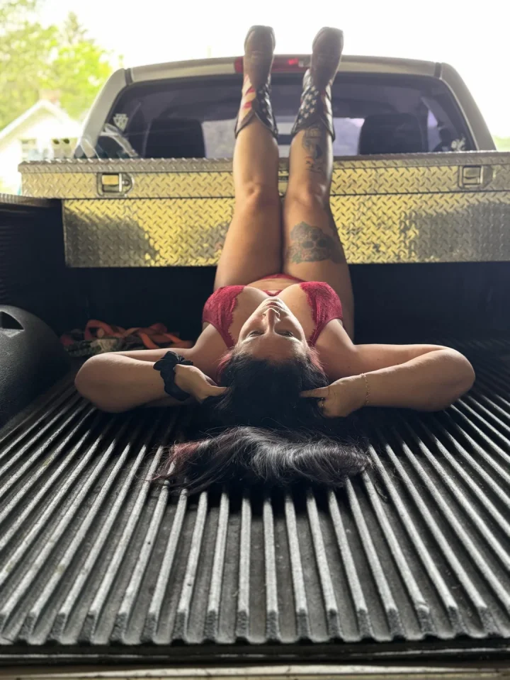 Wanted a photoshoot in my truck😍