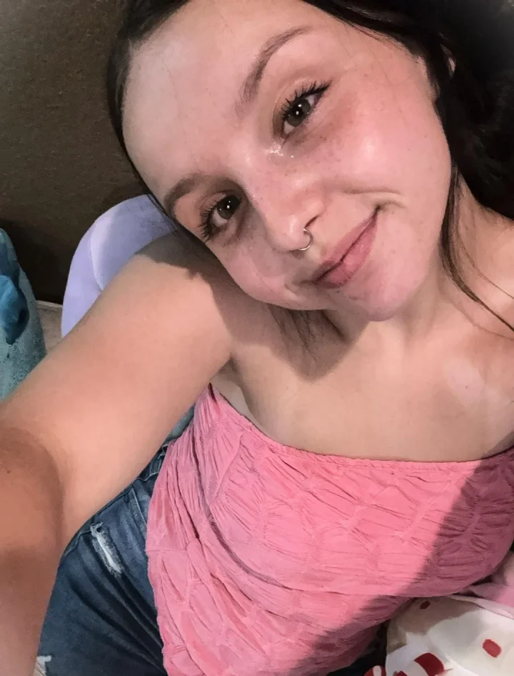 do you guys like my outfit – Nose picture of Cassie Very Pregnant!! (@cassieonlyxo)