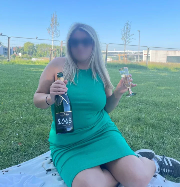 Black footwear picture of Blondie