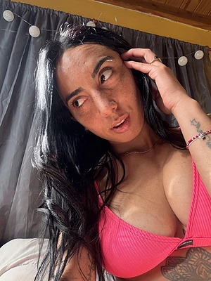 I’m so bored babe .. maybe we can play together