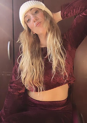 Spinal cord injury, 35 years old, woman, wheelchair.