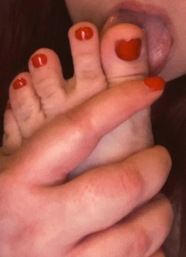 Sneak peek from licking my feet by myself 😛🔥✨