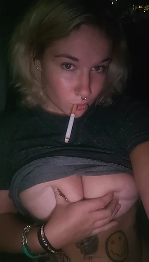 I want to fill my lungs with smoke and fill my pussy with cock
