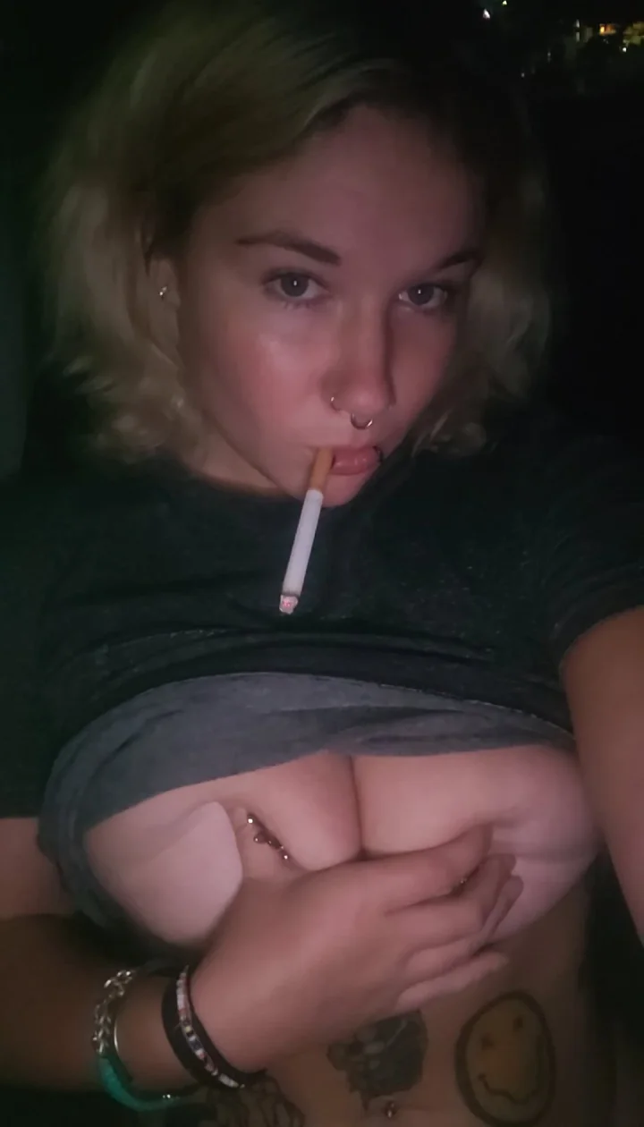 I want to fill my lungs with smoke and fill my pussy with cock
