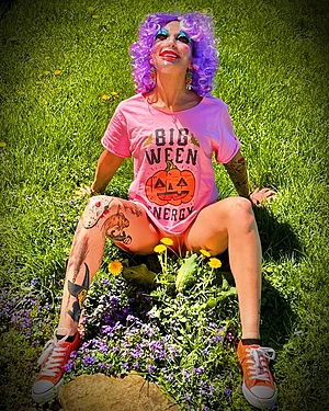 New to Reddit, but not new to turning heads. Thought I’d bring some Big Ween Energy to the mix 🎃🖤