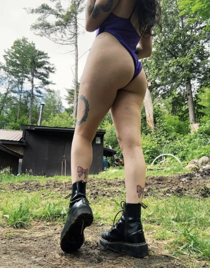 come play w/ me today babe :) customs, joi, ratings, solo, & b/g :)