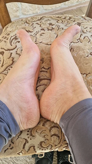 Saturday morning - a new video online soon on OF 👣🪢😈
