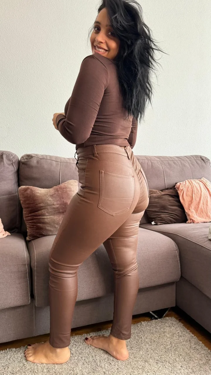 Pantylines picture of Galadriel69