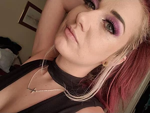 I do what I want, when I want—wanna watch? 😏 But only if you know how to treat a brat right 💅💦 👉