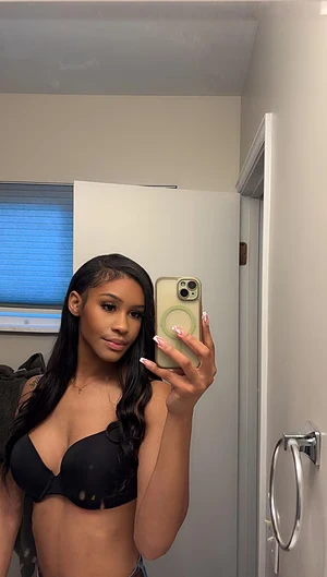 Pretty face & nice boobs 💕