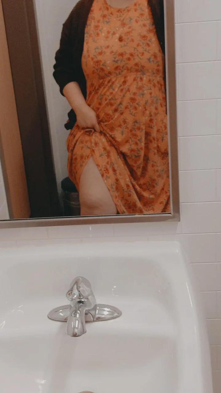 Skirt lift picture of amethyst