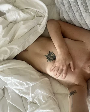 cum spend time with me in bed ... x