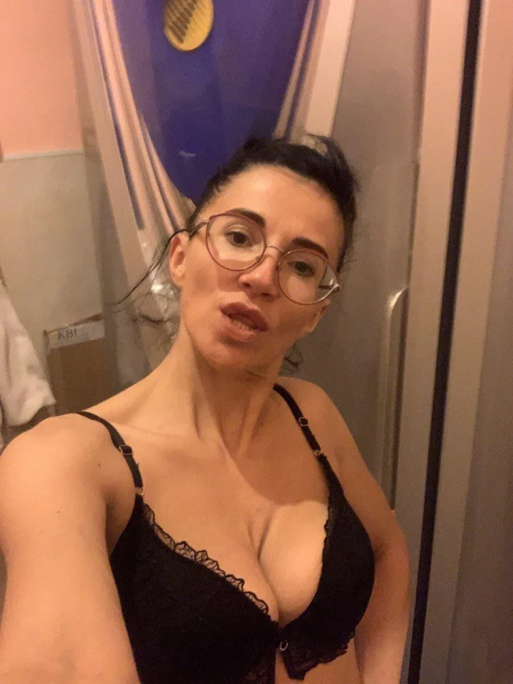 Can I sit on your face today? I won't tell your wife – Nose picture of YOUR HOMEWRECKER (@amaiasexvip)