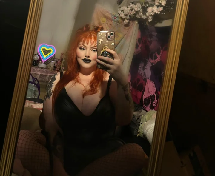 i could be your big tiddy goth gf 🦇 