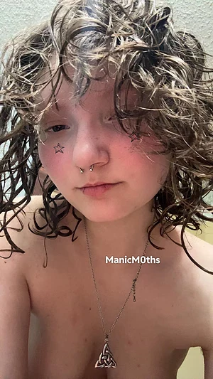 A pretty girl, a clean girl 🤭