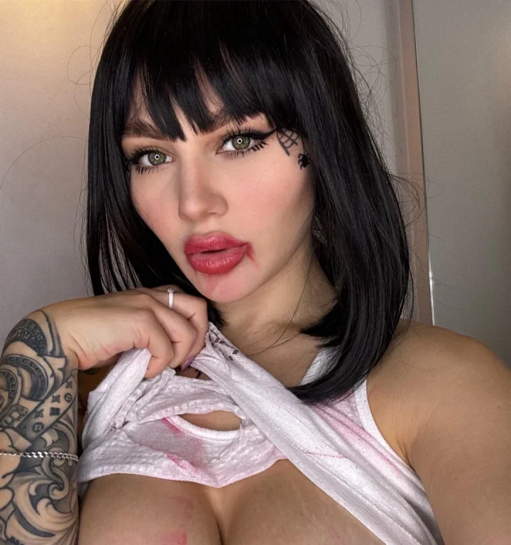 Lifted by self picture of Ruby Kiss