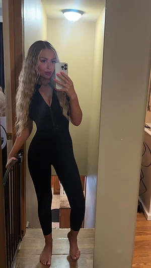 don’t you wanna see more of this sexy fit little body?