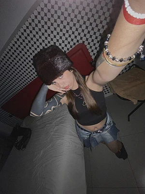 Pretty, nerdy, gamer and naughty. Best combination for a night with you