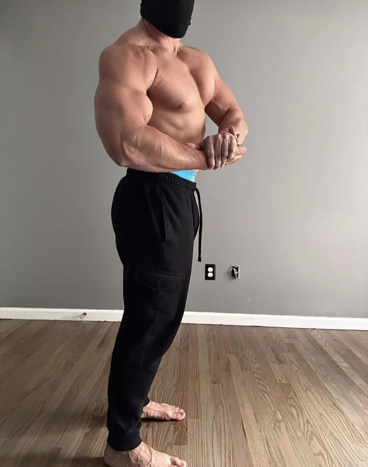 From side picture of 👑Lord Beefcake