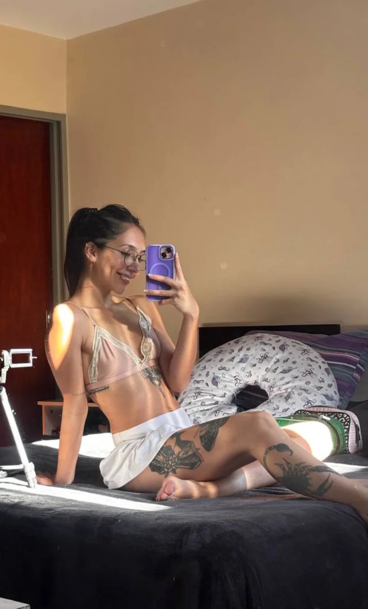 Barefoot picture of Teena (@teenarose)