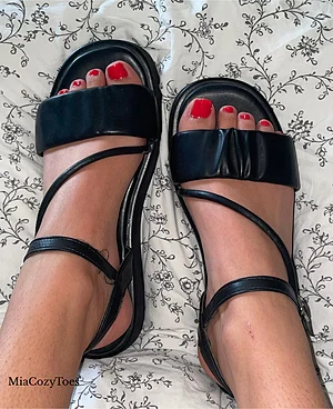 MiaCozyToes's pic #2