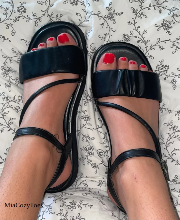Black footwear picture of MiaCozyToes