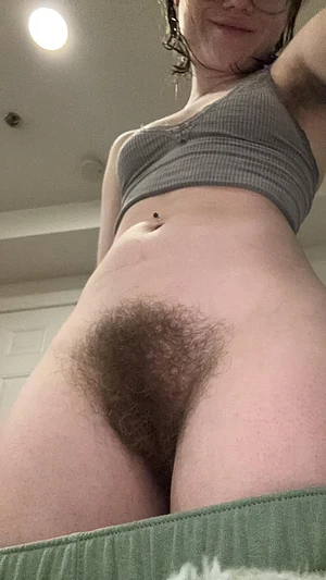 We all know hairy girls are the best girls ;)