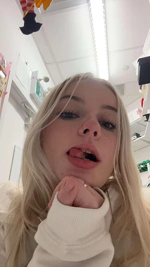 Just turned 18, new to this hehe😘