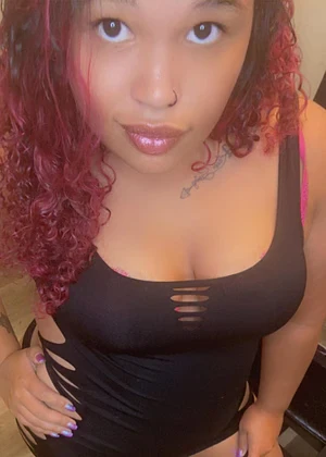 😈 “Curves made to ride, lips made to tease, and a mom bod that knows exactly how to make you weak. Let’s get a little reckless together.”