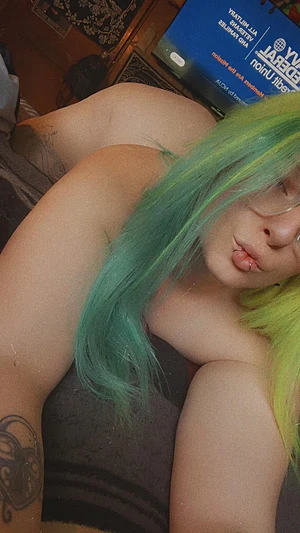 Just ready to get railed.  only fans ⬇️