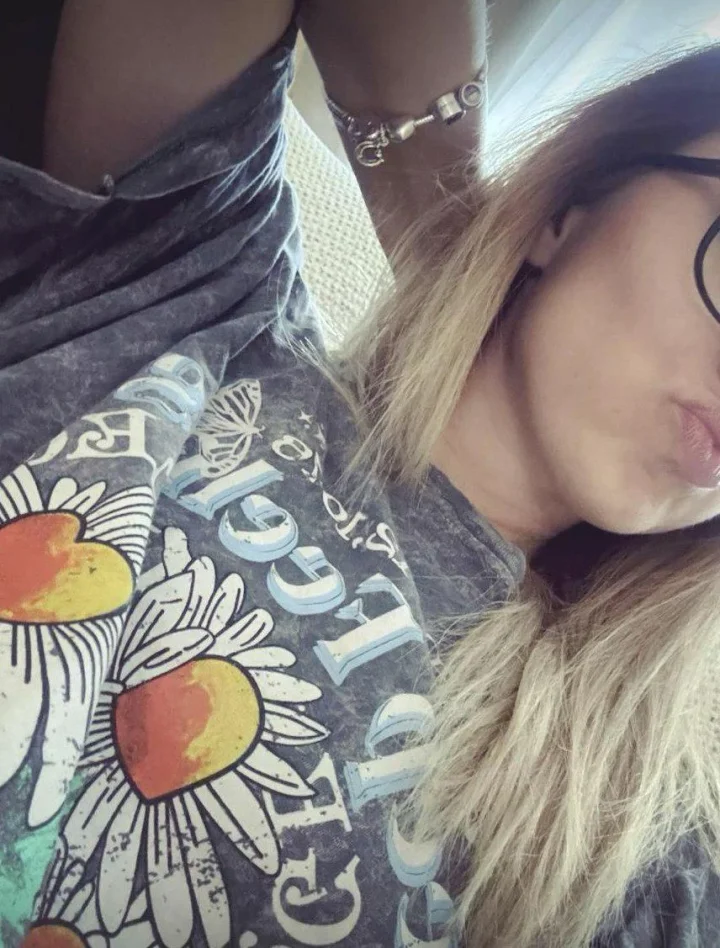 Feeling cute..but you’re gonna have to work for it babe.