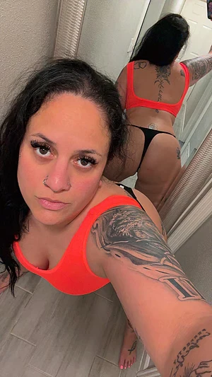 Thick and tatted MILF for your pleasure