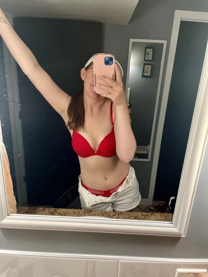 Tickle me – Reflection picture of Violetluvxoxo_exclusive (@u389478546)