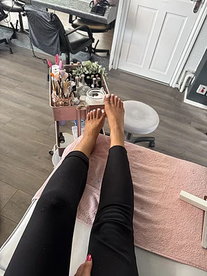 Fresh pedi 👣👅🩷 xx Harley
